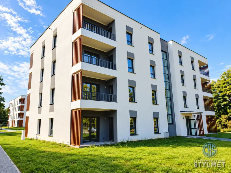Balustrady balkonowe w nowo oddanym budynku