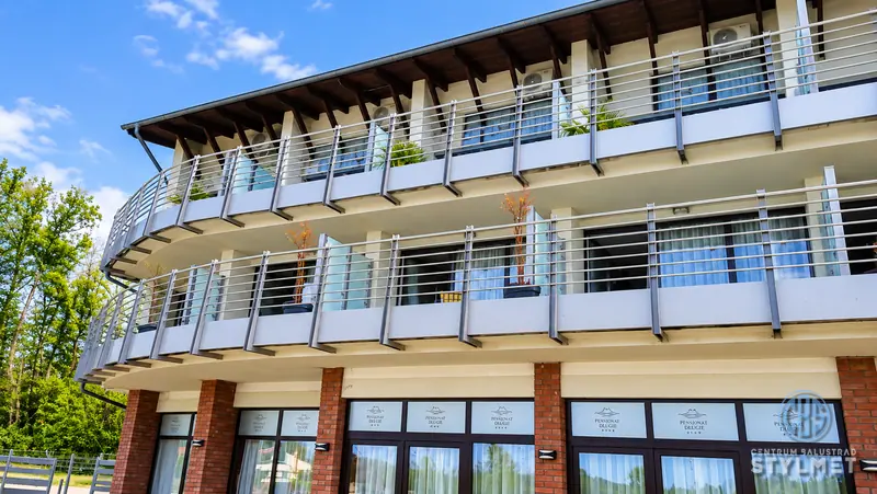 Balustrady balkonowe z wypełnieniem prętowym