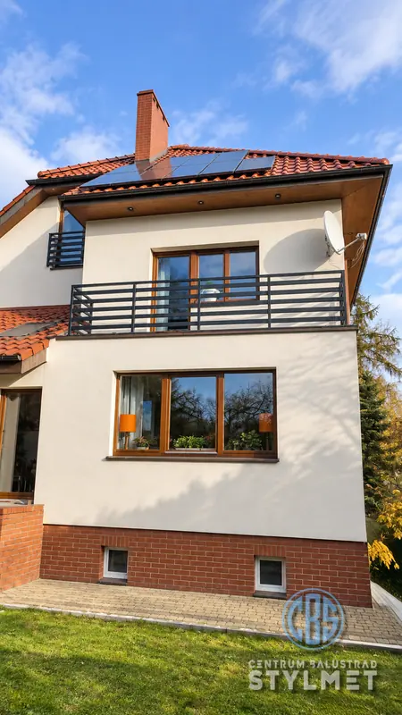 Balustrady balkonowe z czarnym wypełnieniem prętowym